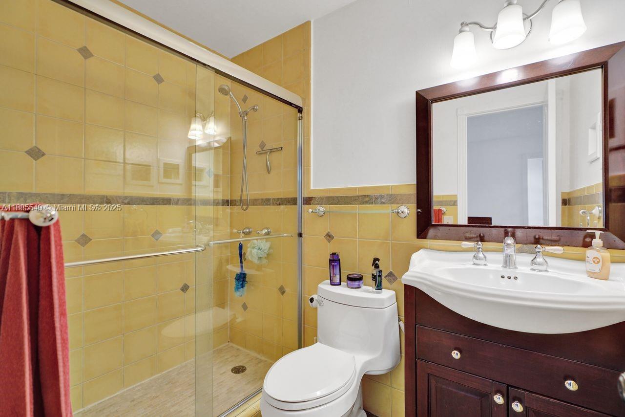 GOLFVIEW TH AT KENDALE LK - Residential