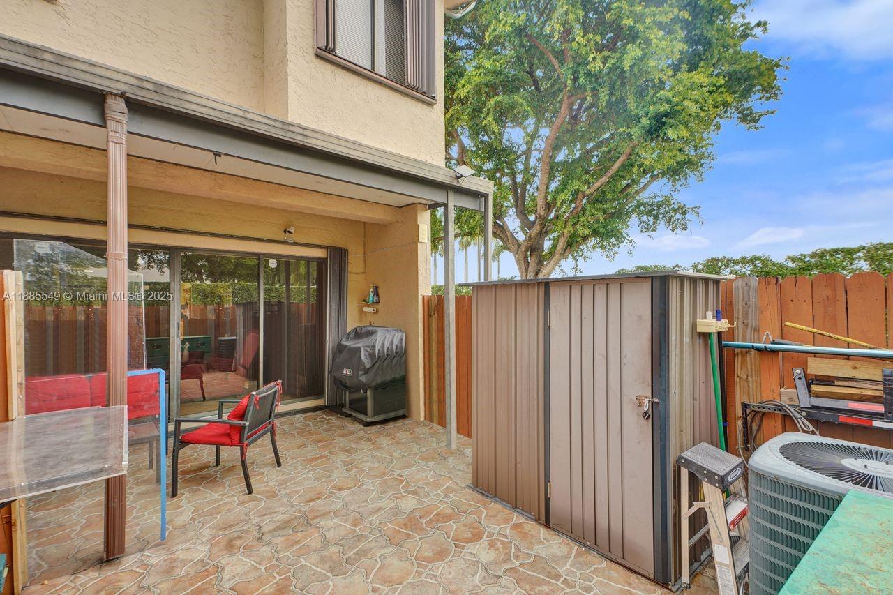 GOLFVIEW TH AT KENDALE LK - Residential