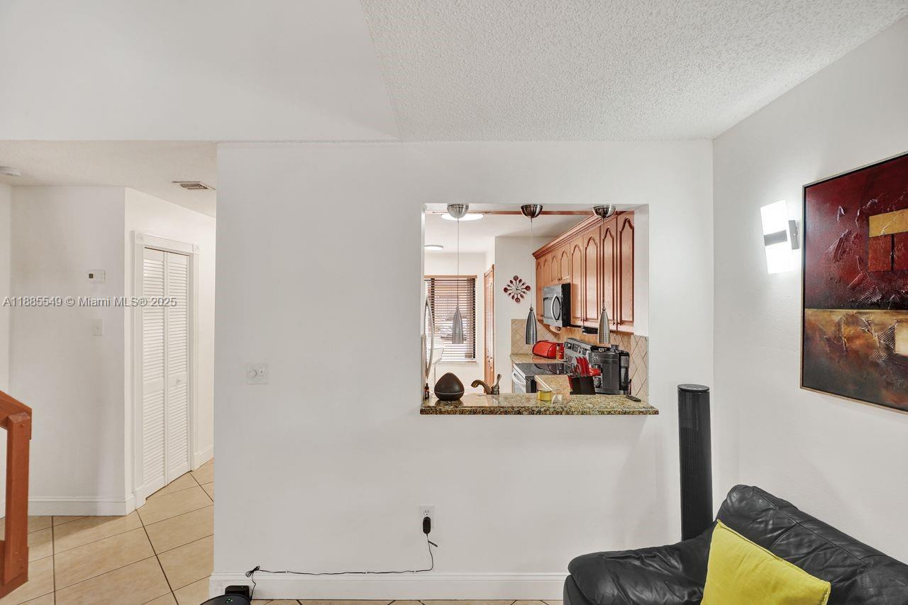 GOLFVIEW TH AT KENDALE LK - Residential