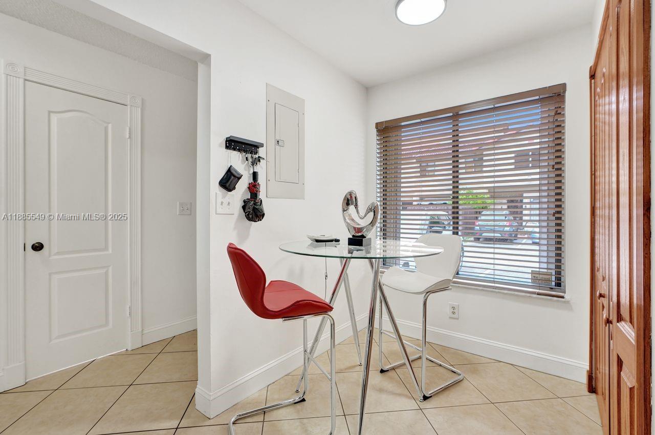 GOLFVIEW TH AT KENDALE LK - Residential