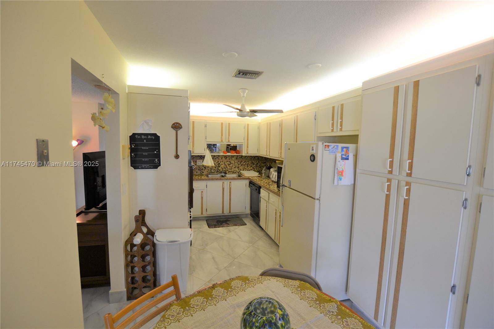 CRESTHAVEN CONDO TOWNHOME - Residential