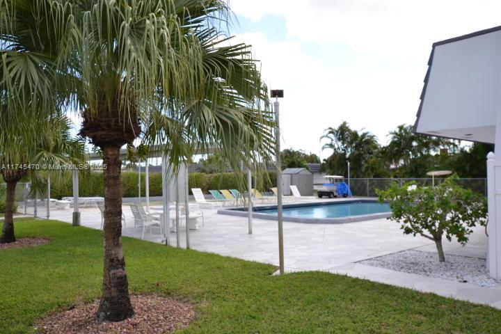 CRESTHAVEN CONDO TOWNHOME - Residential