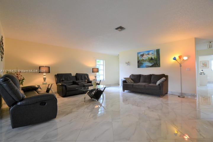 CRESTHAVEN CONDO TOWNHOME - Residential