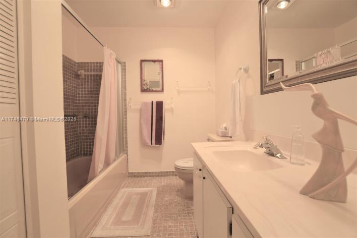 CRESTHAVEN CONDO TOWNHOME - Residential