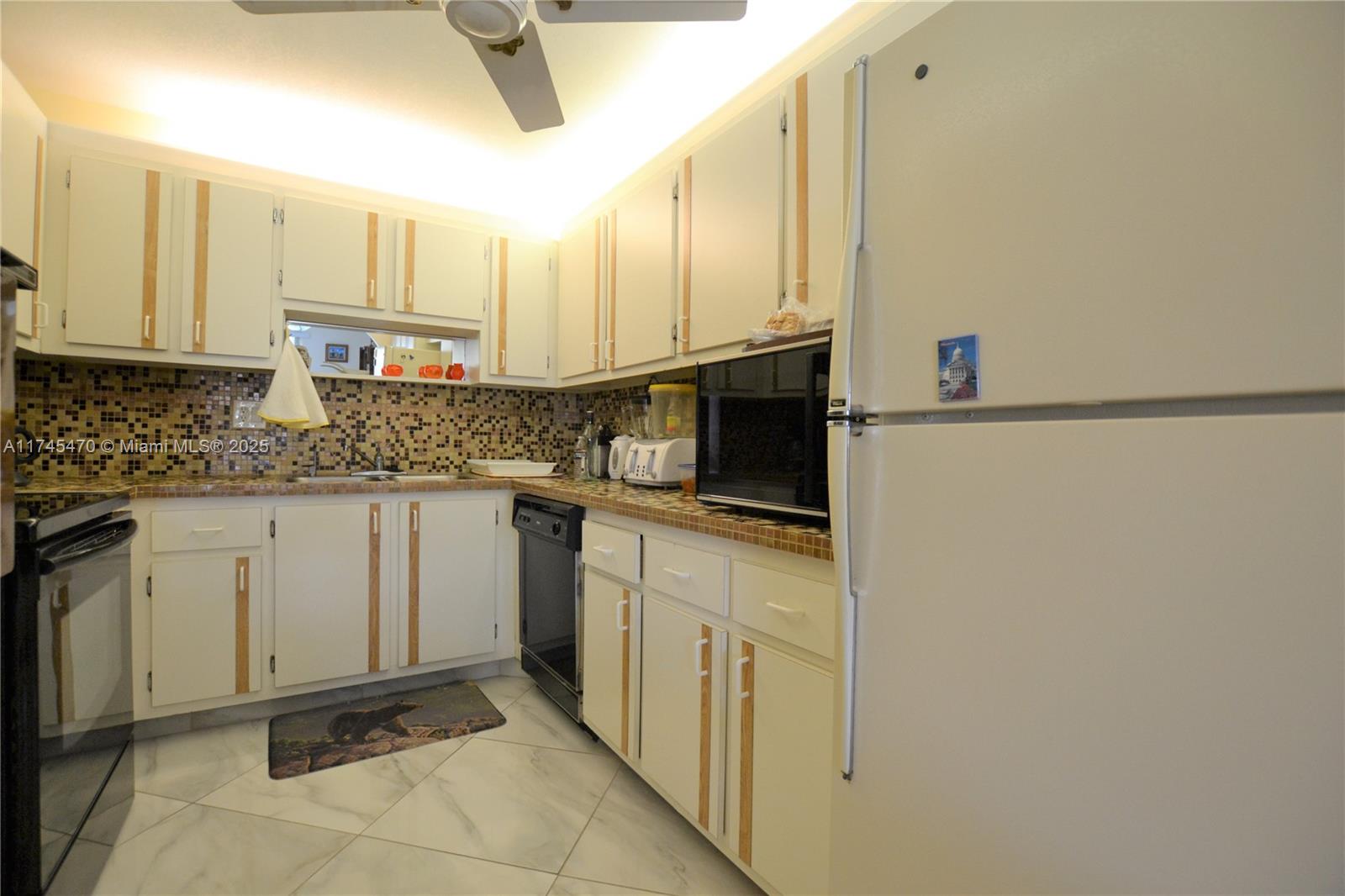 CRESTHAVEN CONDO TOWNHOME - Residential