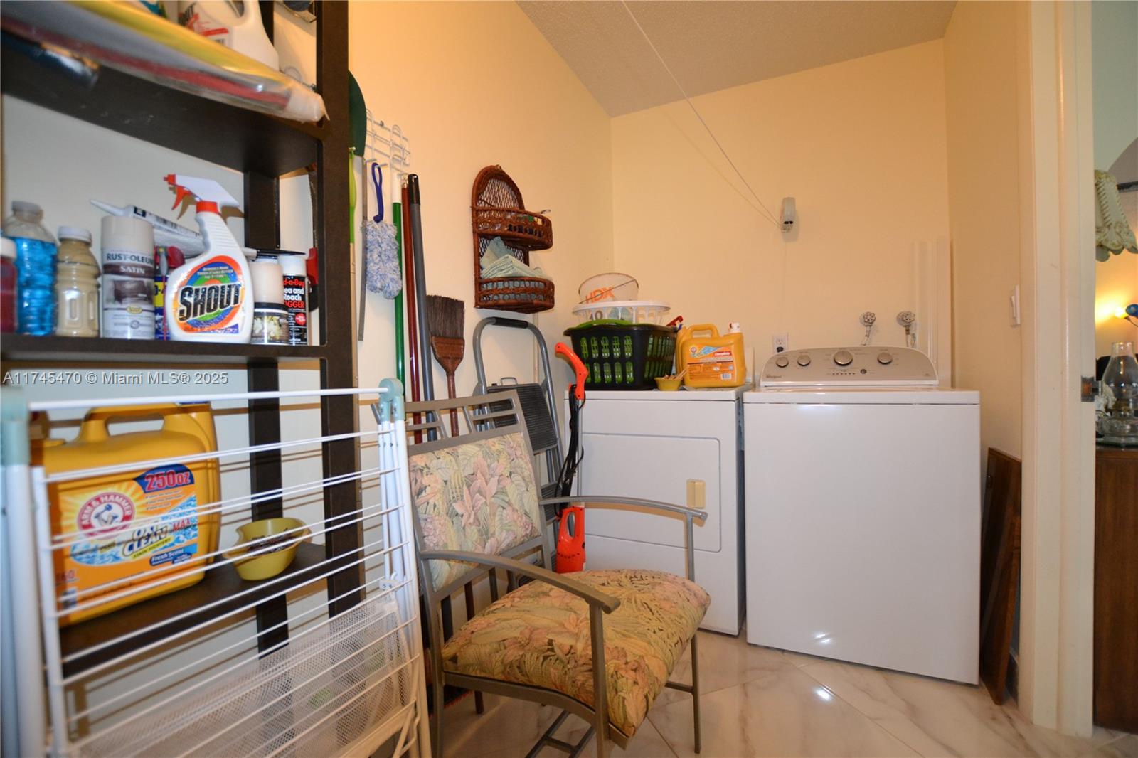 CRESTHAVEN CONDO TOWNHOME - Residential