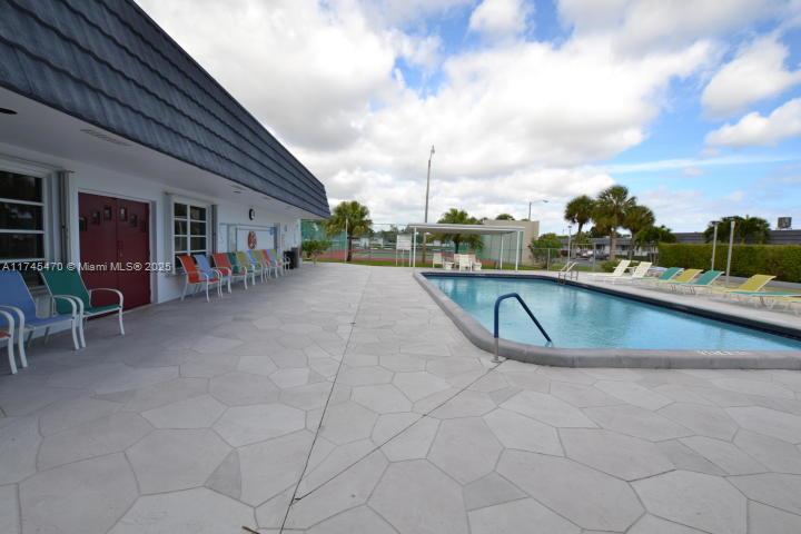 CRESTHAVEN CONDO TOWNHOME - Residential