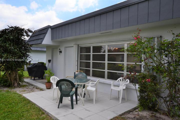 CRESTHAVEN CONDO TOWNHOME - Residential