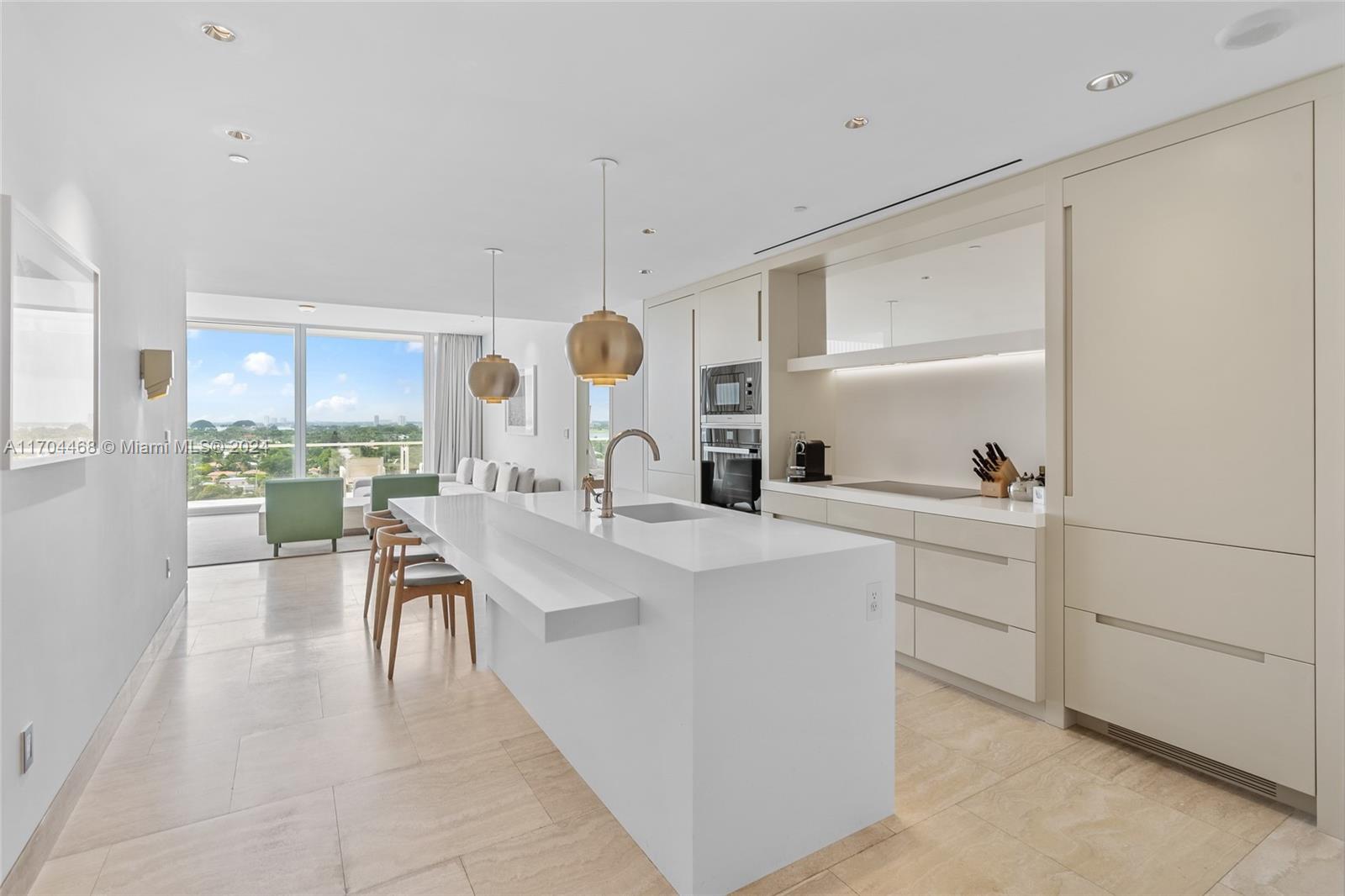 9111 Collins Ave N-914
