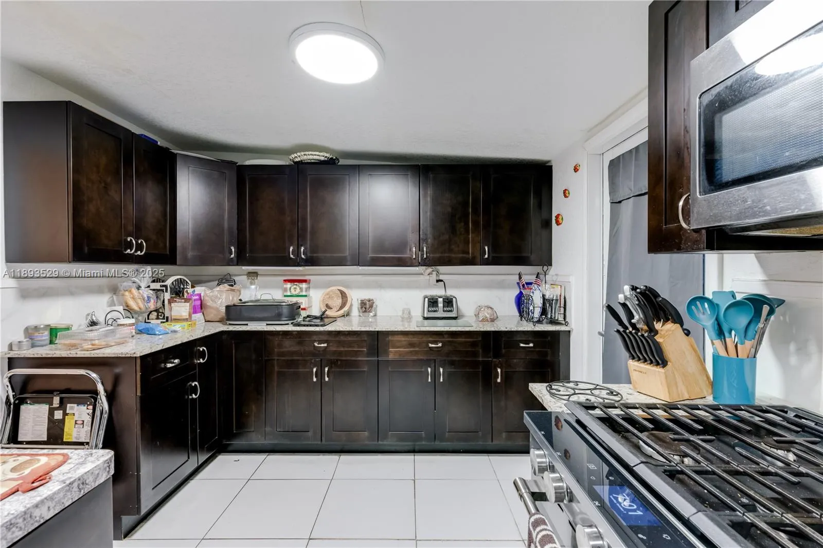 Hialeah, Florida 33013, United States, 3 Bedrooms Bedrooms, ,2 BathroomsBathrooms,Residential,Active,224754