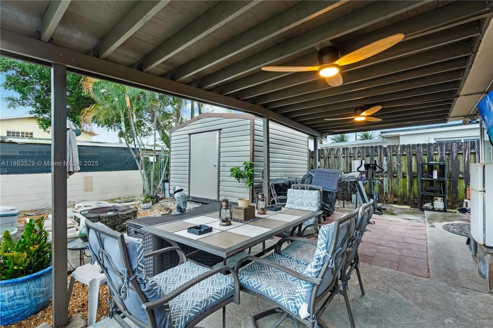 Hialeah, Florida 33013, United States, 3 Bedrooms Bedrooms, ,2 BathroomsBathrooms,Residential,Active,224754