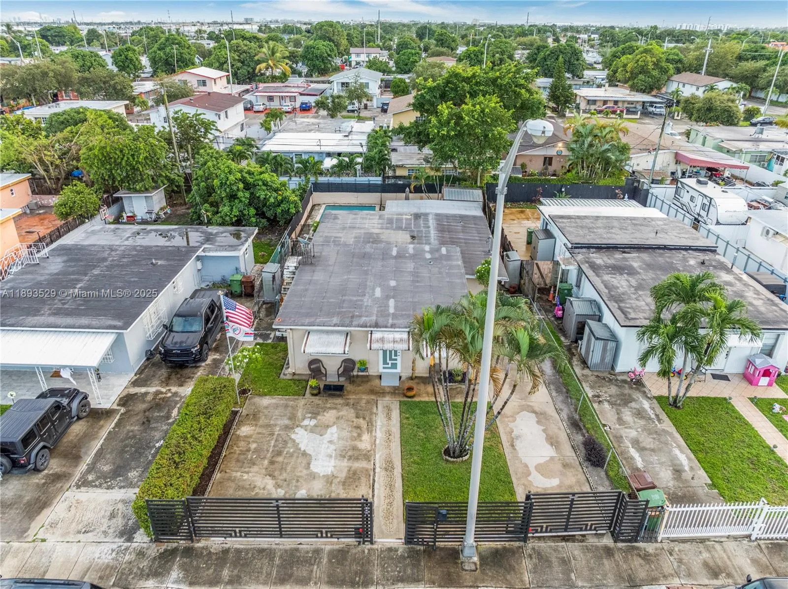 Hialeah, Florida 33013, United States, 3 Bedrooms Bedrooms, ,2 BathroomsBathrooms,Residential,Active,224754