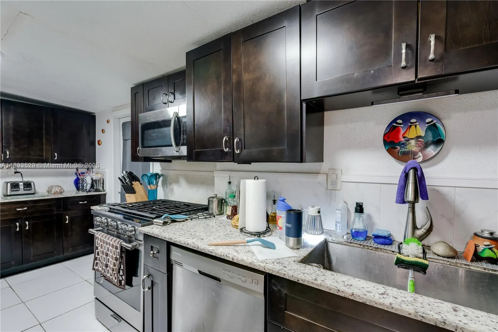 Hialeah, Florida 33013, United States, 3 Bedrooms Bedrooms, ,2 BathroomsBathrooms,Residential,Active,224754