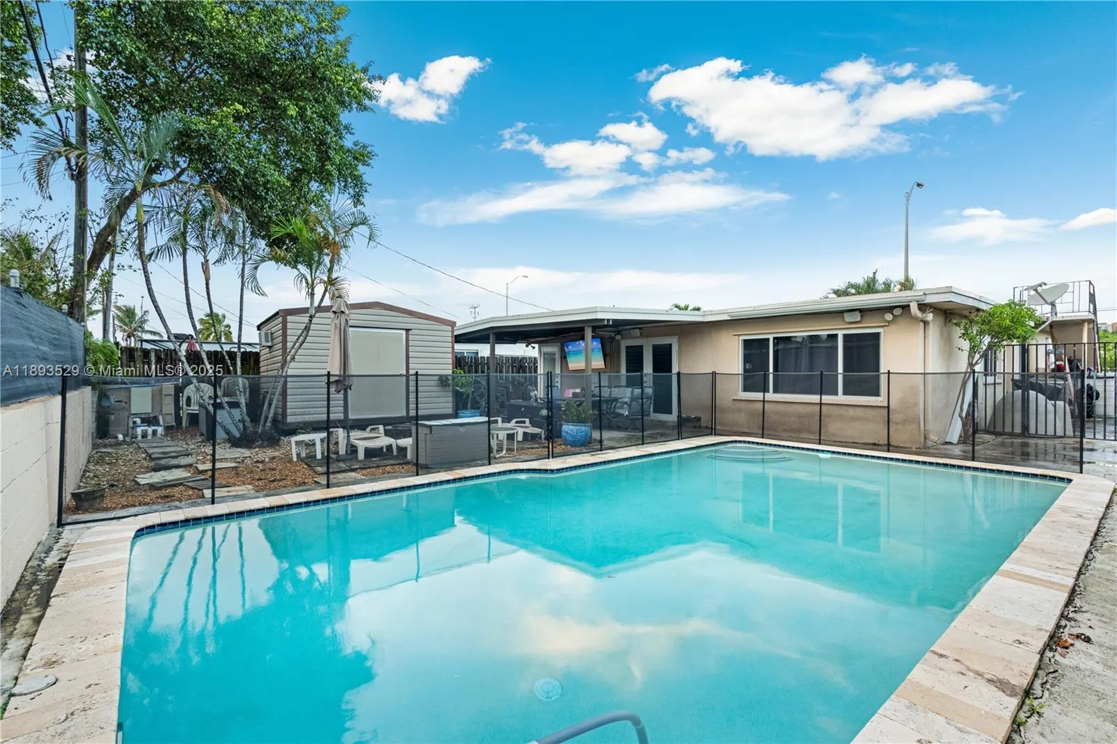 Hialeah, Florida 33013, United States, 3 Bedrooms Bedrooms, ,2 BathroomsBathrooms,Residential,Active,224754