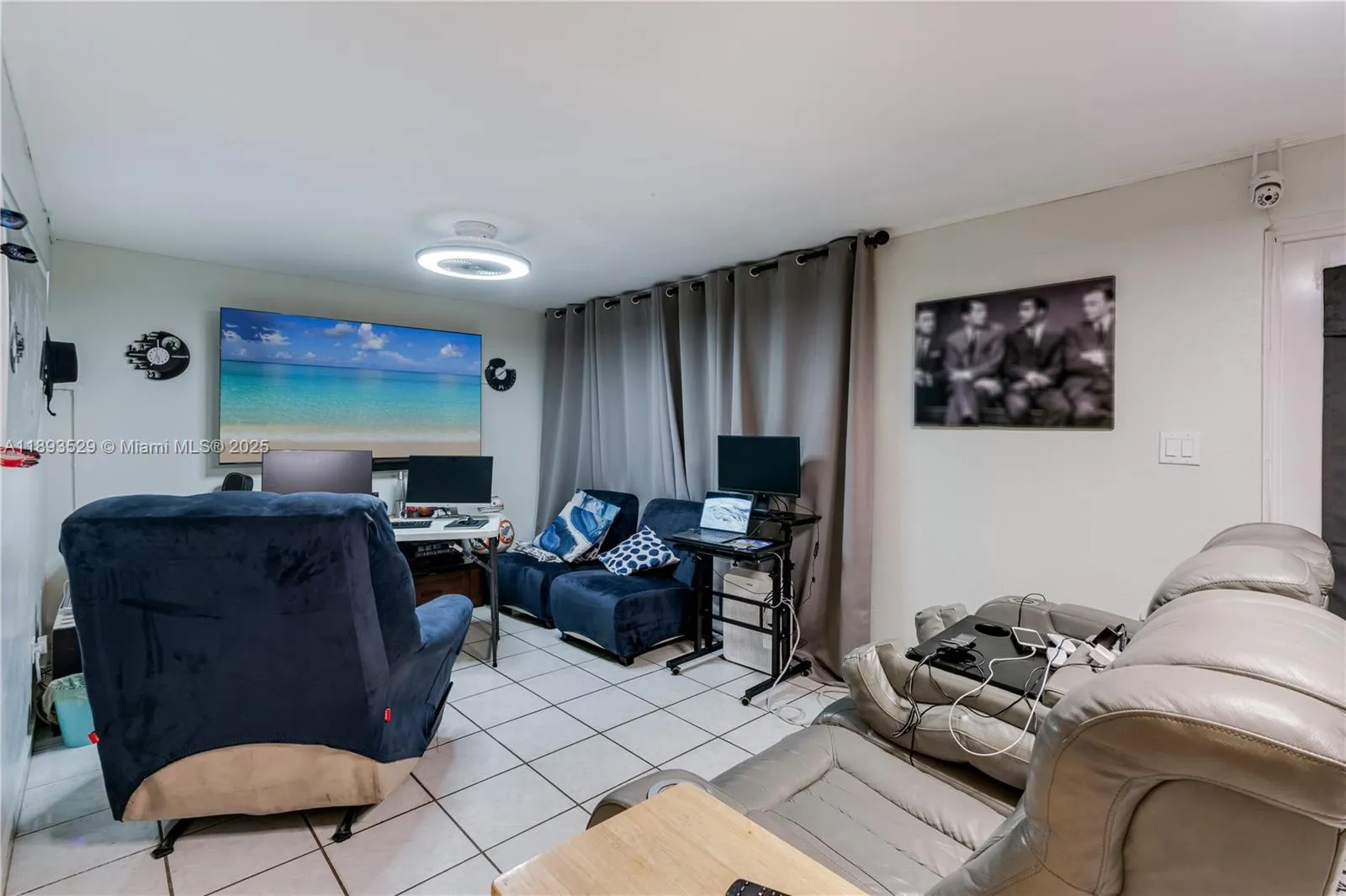 Hialeah, Florida 33013, United States, 3 Bedrooms Bedrooms, ,2 BathroomsBathrooms,Residential,Active,224754