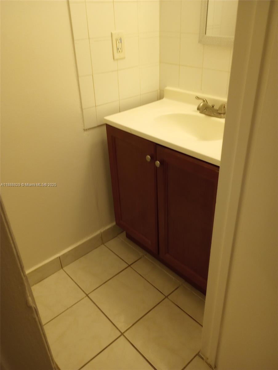BLUEBERRY HILL II CONDO - Residential Lease