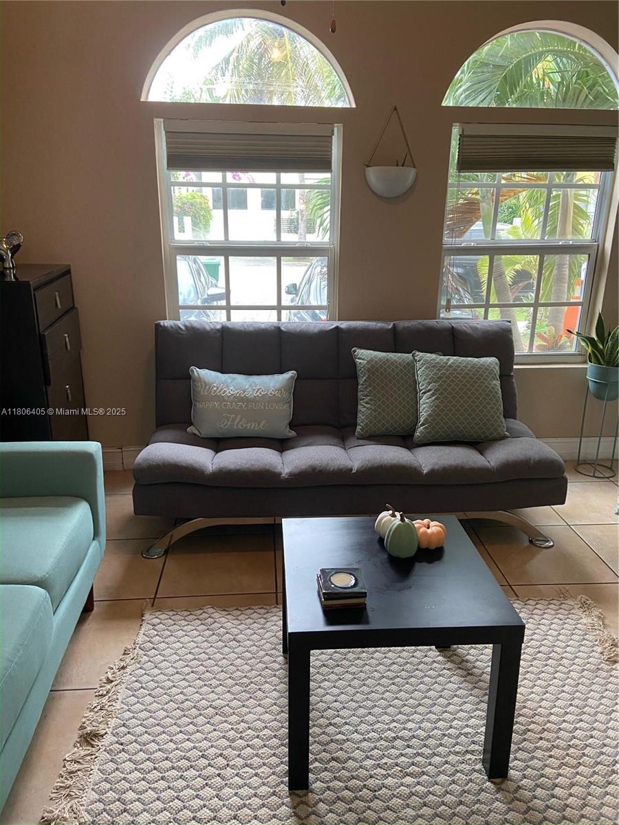 1678 SW 11th St Efficiency