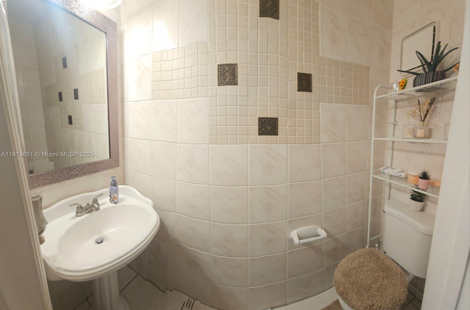 MANGO HILL CONDO NO 3 - Residential Lease