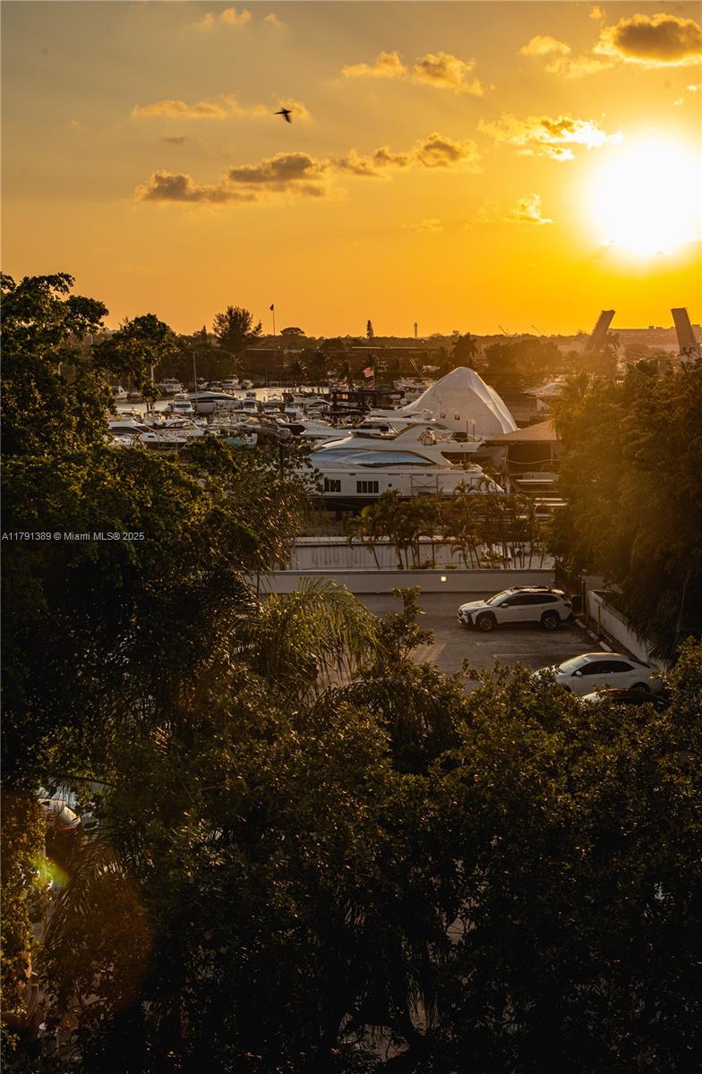 1720 NW N River Dr 607