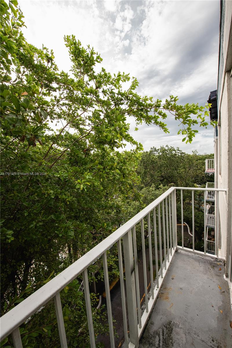 SERENITY ON THE RIVER COND - Residential