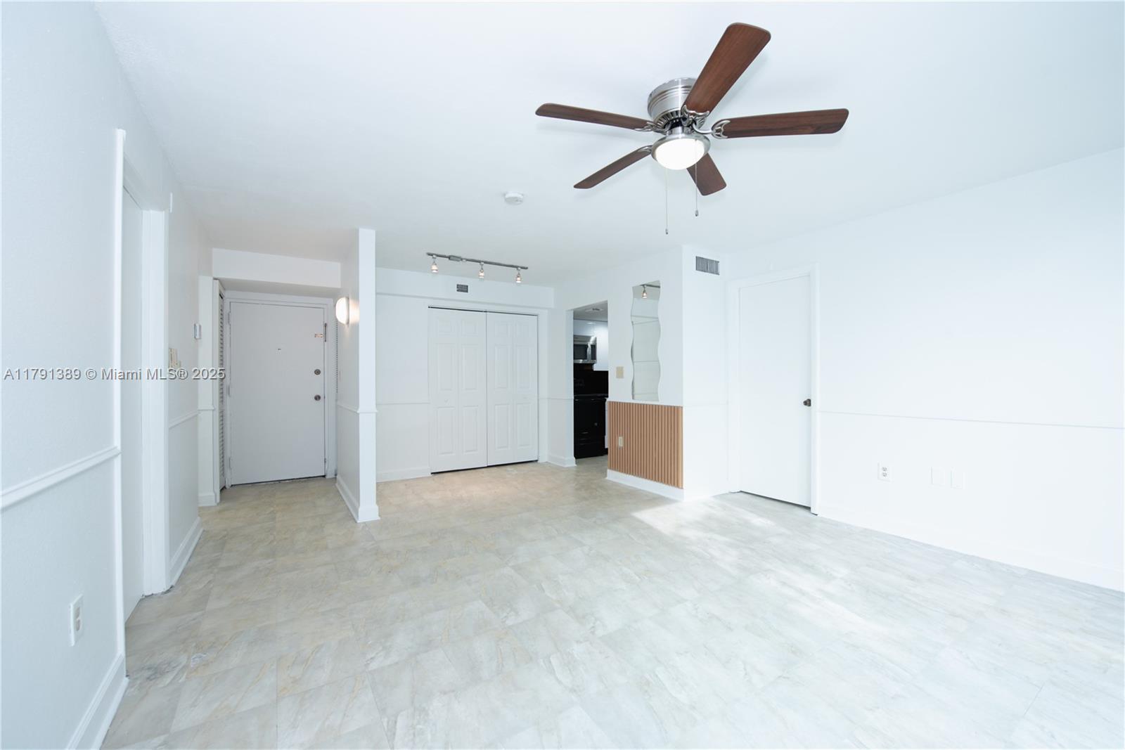 SERENITY ON THE RIVER COND - Residential