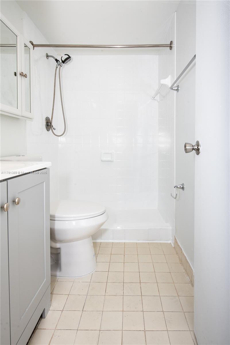 SERENITY ON THE RIVER COND - Residential