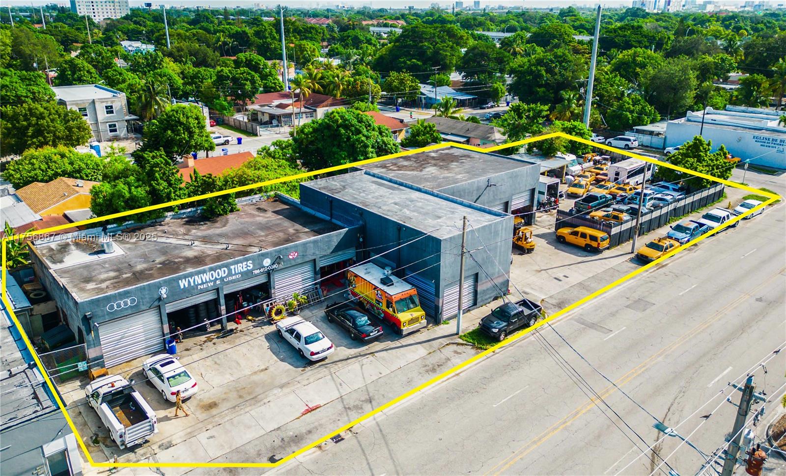 Expansive industrial flex property in Allapattah. Situated on a 0.45-acre lot, this two-parcel assemblage is
positioned on a hard corner of NW 29th Street. Currently operated as an automotive & tire shop, a great
opportunity for an end-user or as a redevelopment project for an investor that wants to take advantage of the
variety of other commercial uses D1 zoning permits. There’s a total of three bays including twelve bay doors &
nearly 10,000 SF of open lot on the corner. Allowable uses by right include Industrial, Warehouse/Storage,
Automotive, Parking, Recreational Facility, Religious, Office, Hotel, Work-Live, Commercial Kitchen & more. The
site is located just minutes from the Metrorail, Wynwood, Downtown, Brickell, major thoroughfares I-95, I-195 &
key districts.