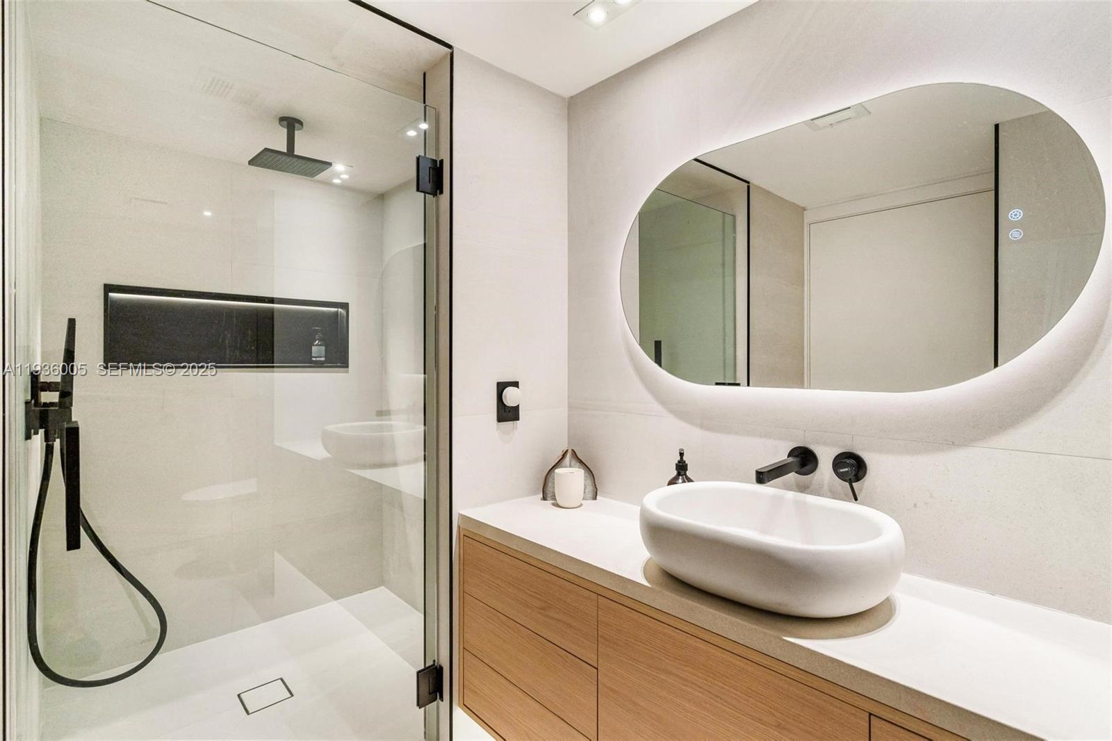 OCEANIA III CONDO - Residential