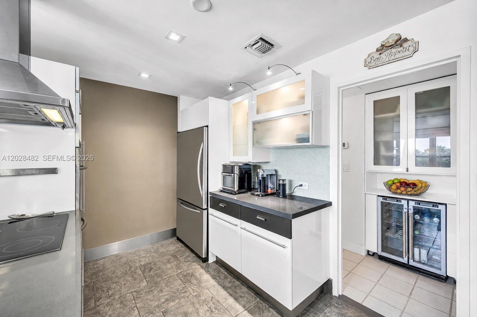 9102 W Bay Harbor Dr 3-C