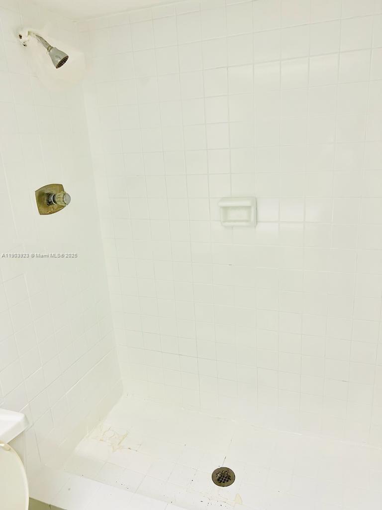 WINSTON TOWERS 400 CONDO - Residential