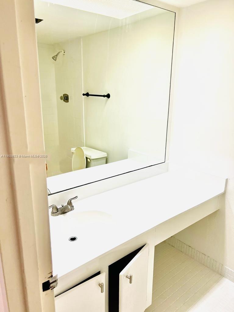 WINSTON TOWERS 400 CONDO - Residential