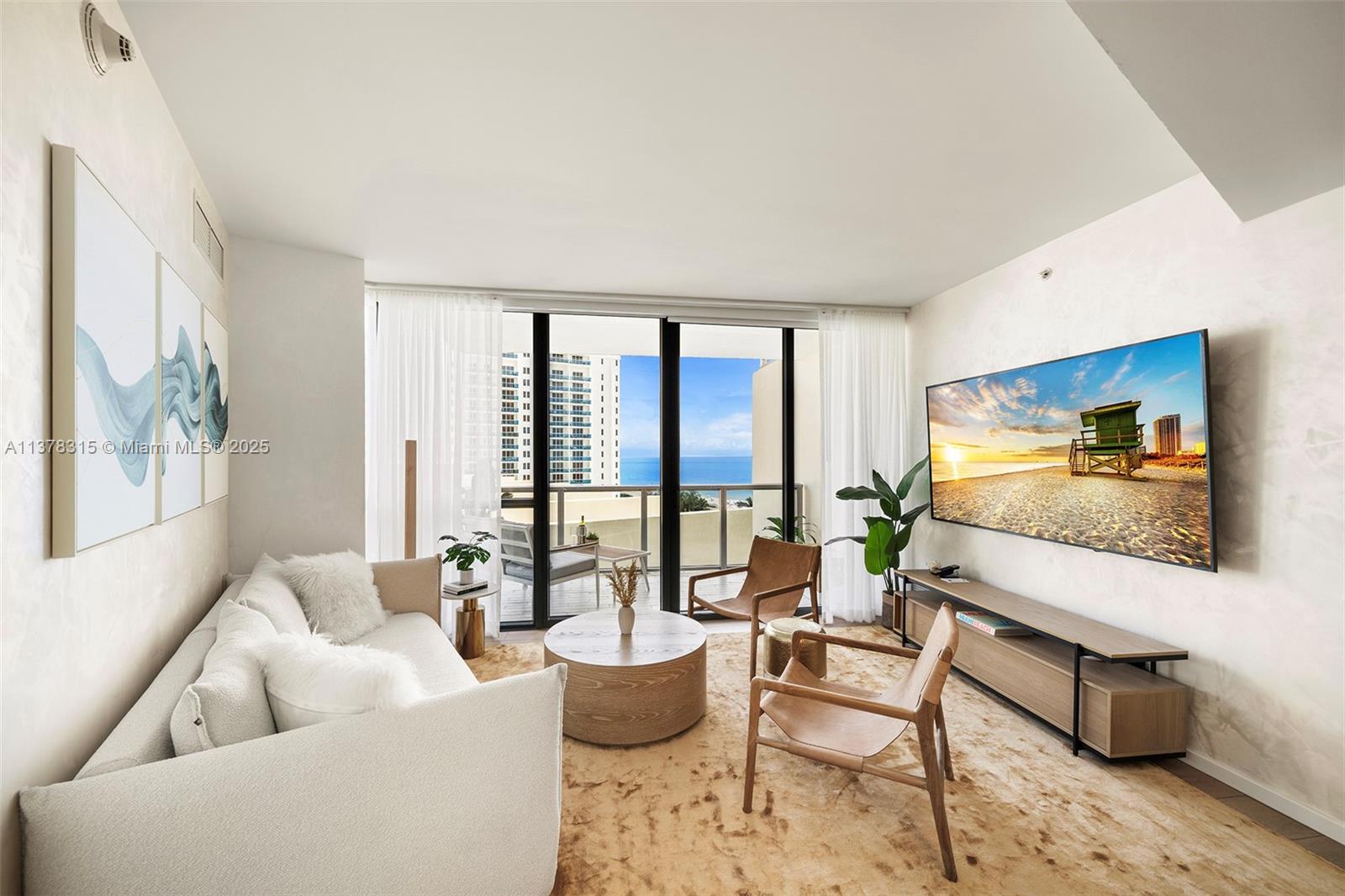 2201 Collins Ave 811