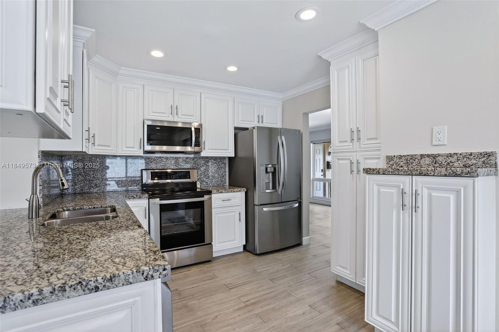 5320 SW 88th Ter