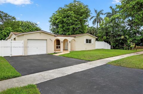 5320 SW 88th Ter Cooper City FL 33328