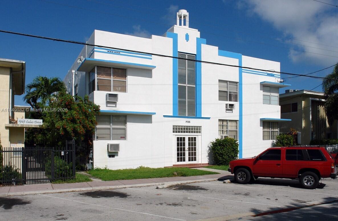 Discover our beautiful Normandy Isles Apartments for rent, located in Normandy Isles-Miami Beach. Relax on the expansive sunning deck with picturesque canal views. Available for a 12-month lease.