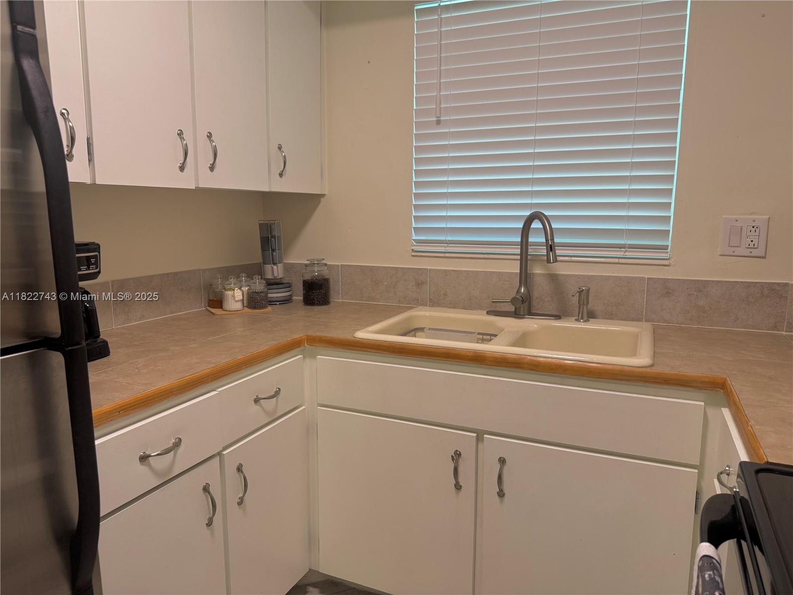 VENETIAN ISLES CO-OP - Residential