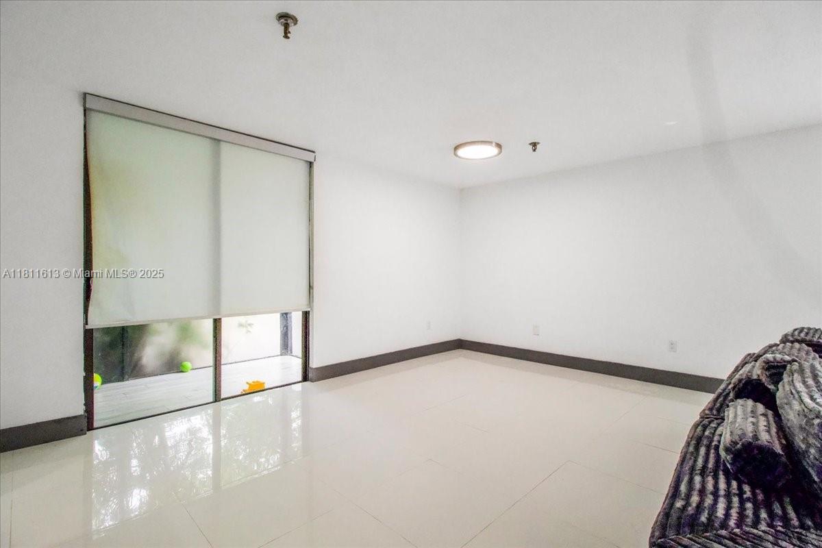 COCO WOOD CONDO - Residential