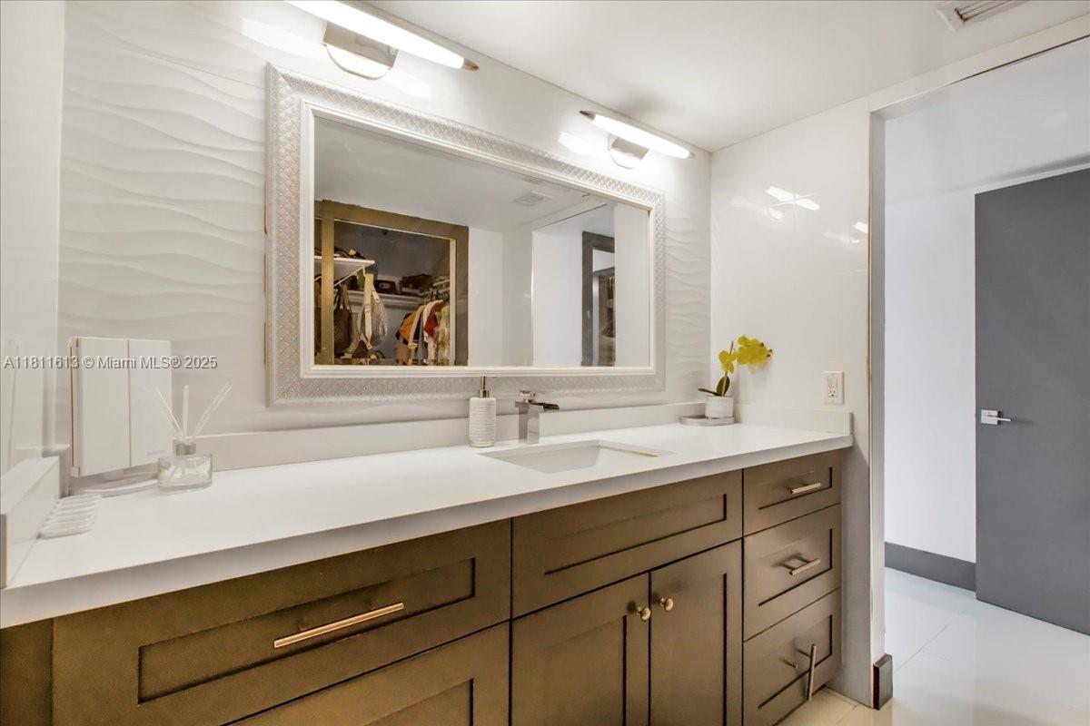 COCO WOOD CONDO - Residential