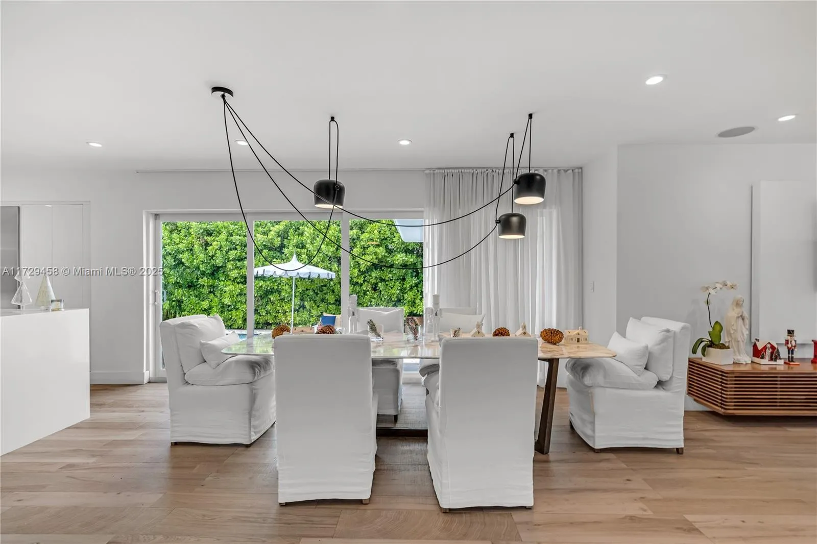 Miami, Florida 33133, United States, 3 Bedrooms Bedrooms, ,4 BathroomsBathrooms,Residential,Active,15973