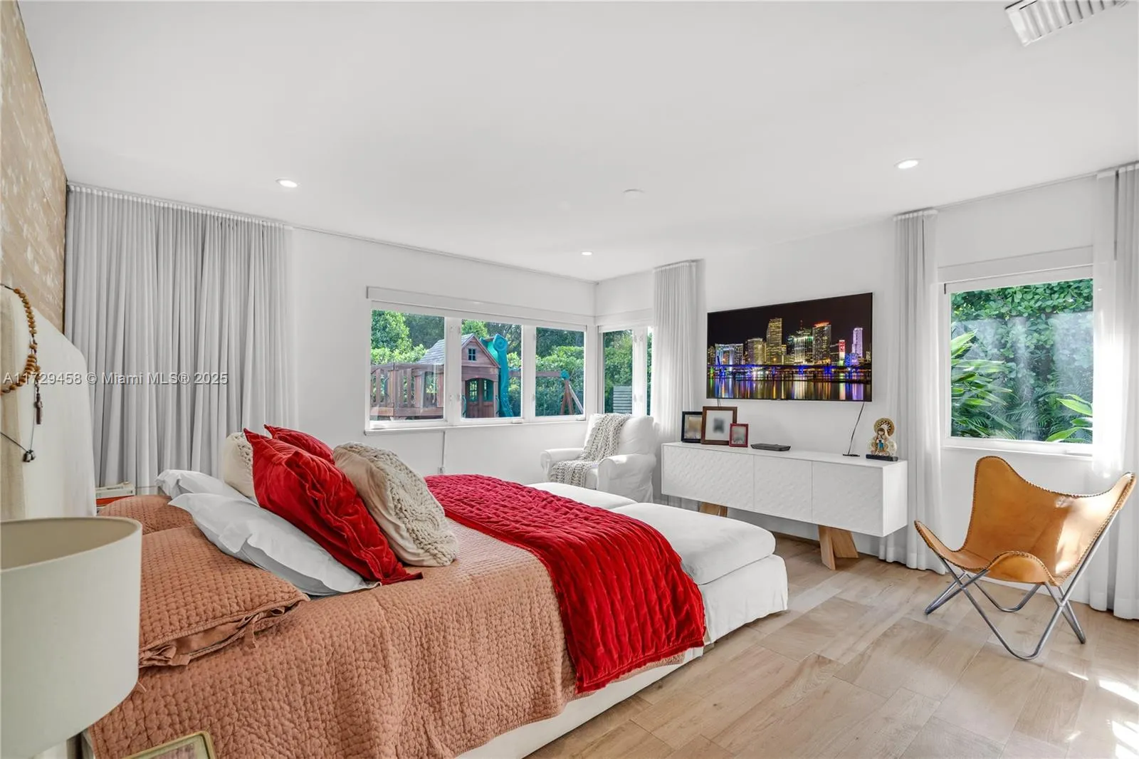 Miami, Florida 33133, United States, 3 Bedrooms Bedrooms, ,4 BathroomsBathrooms,Residential,Active,15973