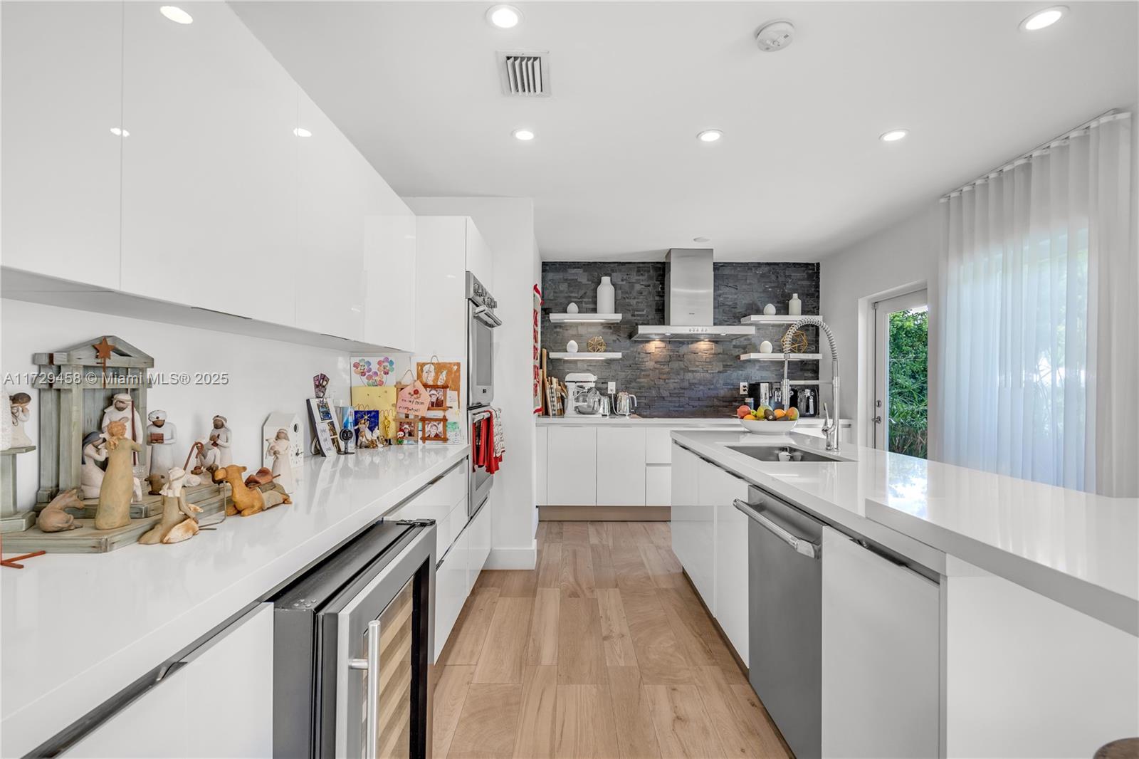 BAY HEIGHTS - Residential Lease