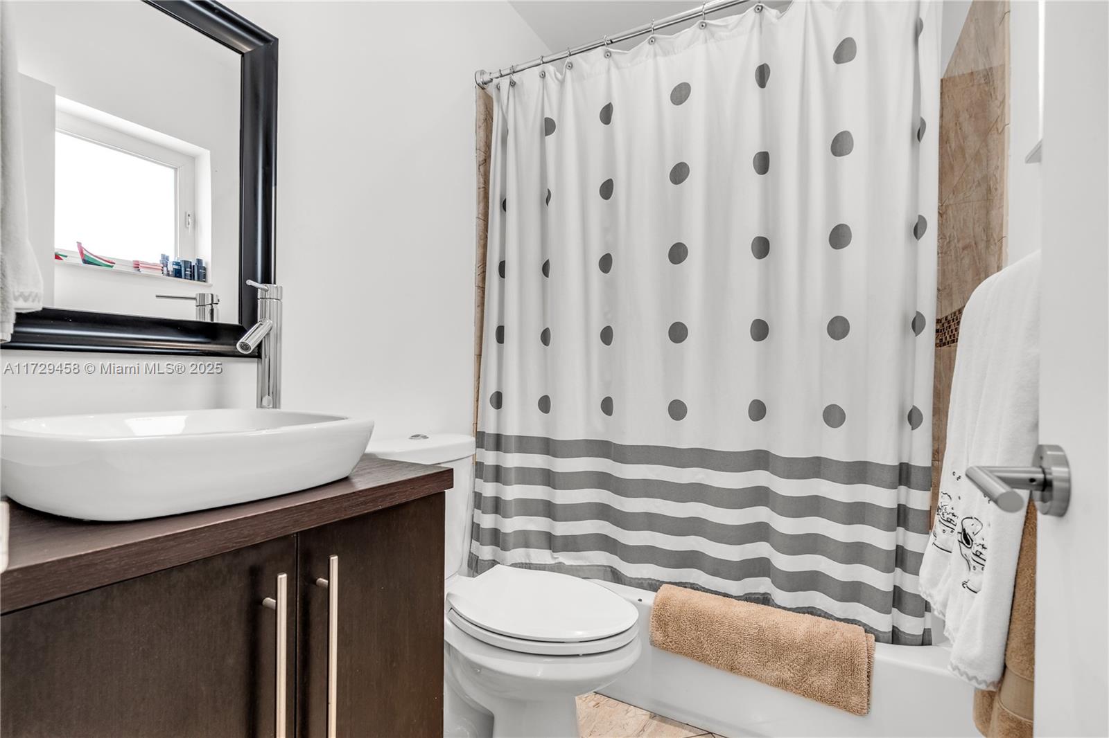 BAY HEIGHTS - Residential Lease