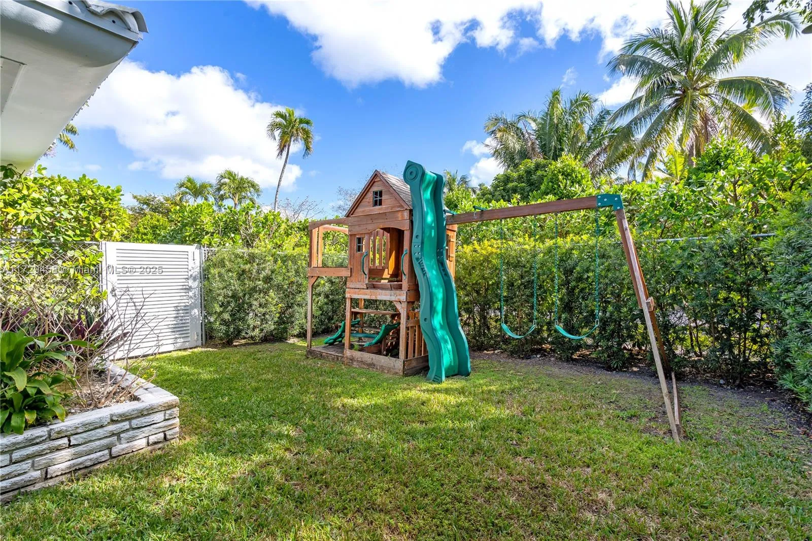 Miami, Florida 33133, United States, 3 Bedrooms Bedrooms, ,4 BathroomsBathrooms,Residential,Active,15973