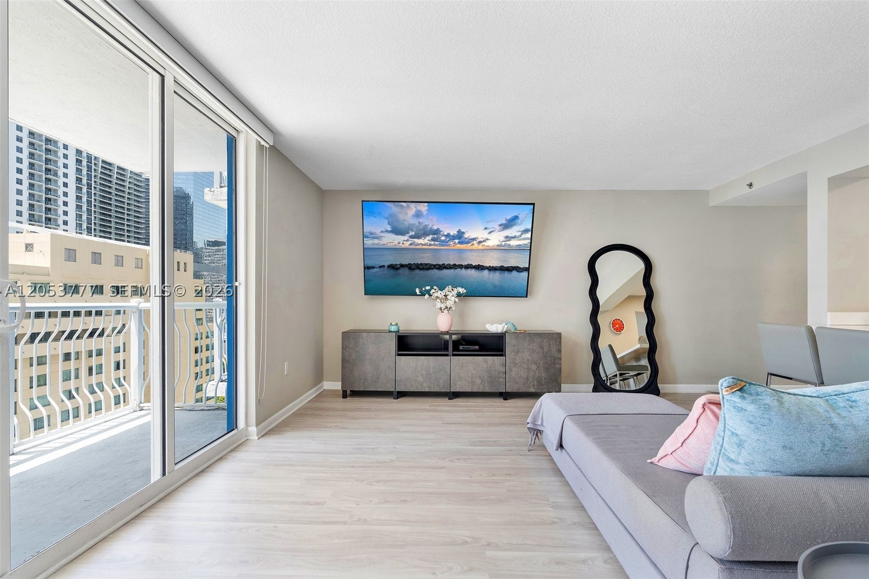 1200 Brickell Bay Dr 2423