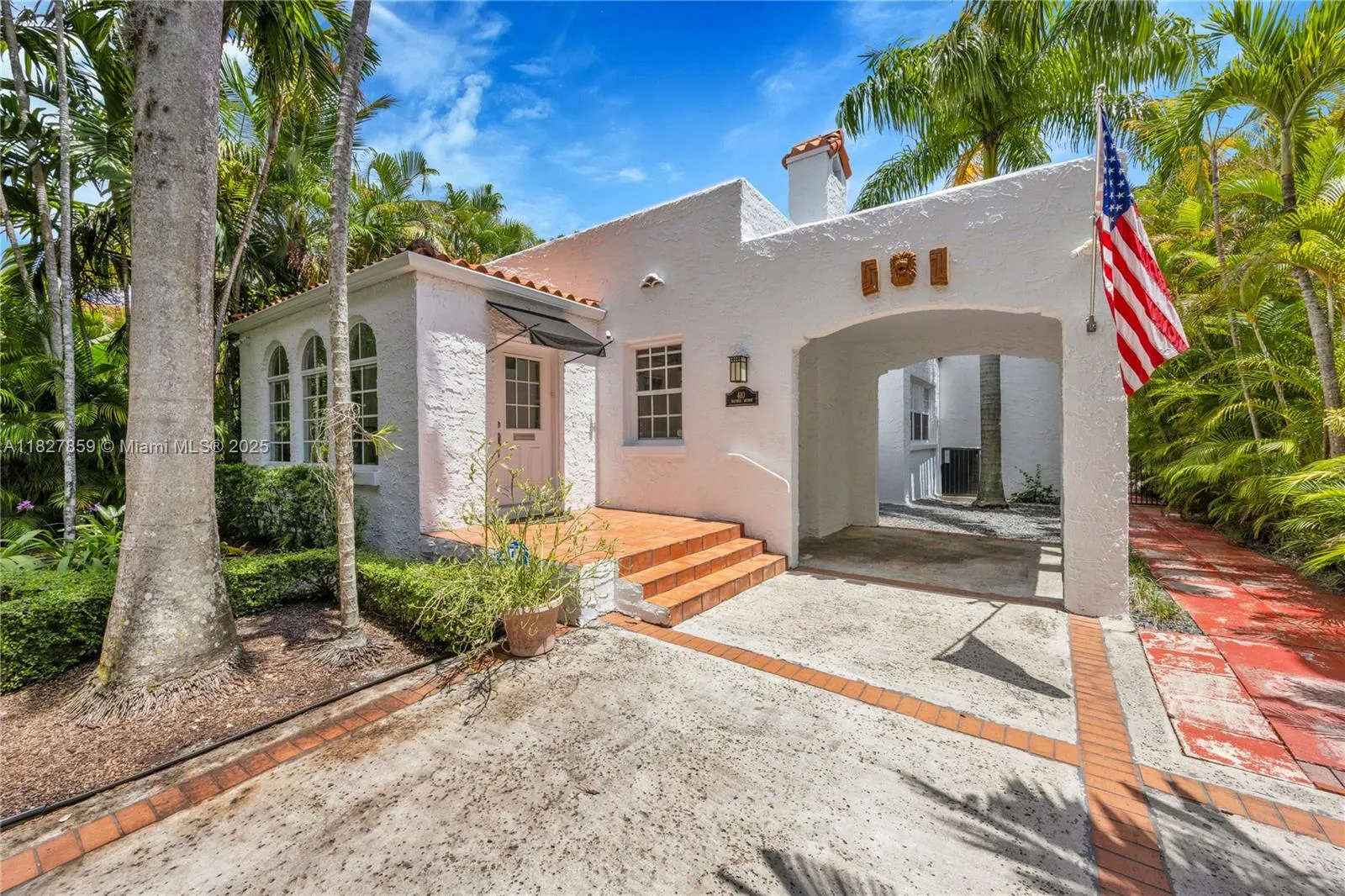 Coral Gables, Florida 33134, United States, 4 Bedrooms Bedrooms, ,4 BathroomsBathrooms,Residential,Active,157995