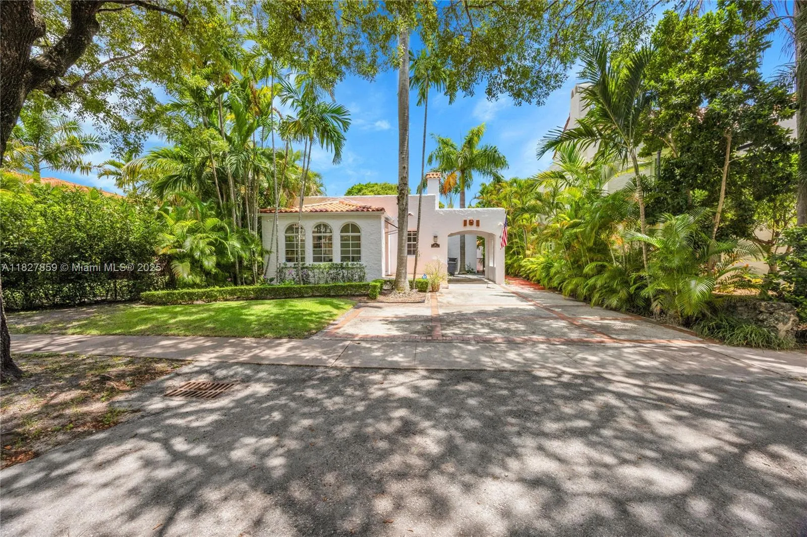 Coral Gables, Florida 33134, United States, 4 Bedrooms Bedrooms, ,4 BathroomsBathrooms,Residential,Active,157995