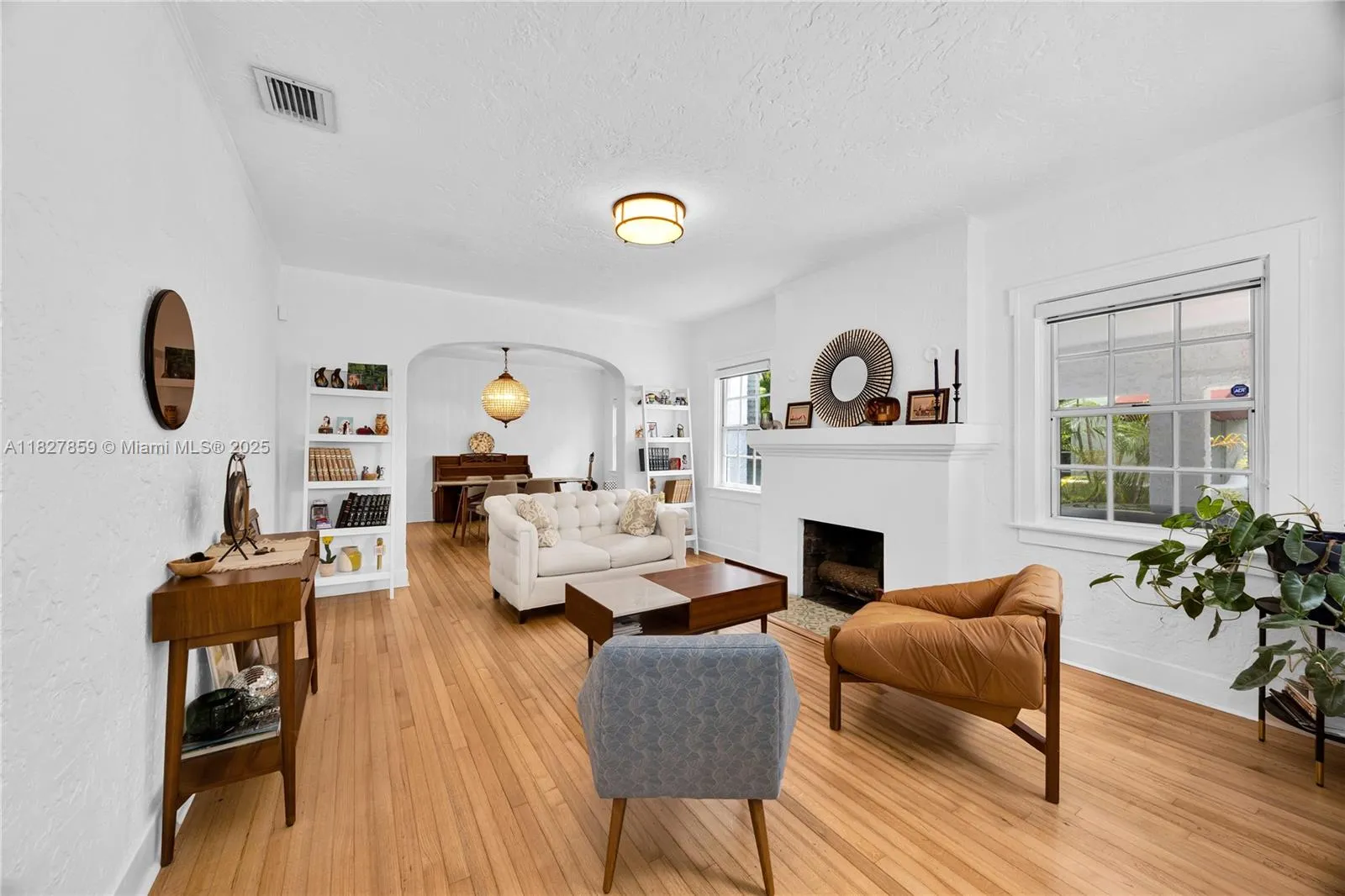 Coral Gables, Florida 33134, United States, 4 Bedrooms Bedrooms, ,4 BathroomsBathrooms,Residential,Active,157995