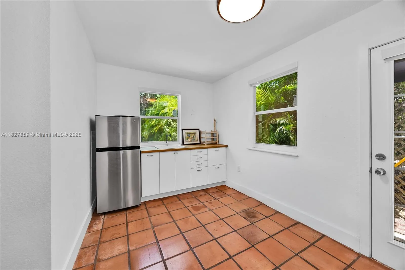 Coral Gables, Florida 33134, United States, 4 Bedrooms Bedrooms, ,4 BathroomsBathrooms,Residential,Active,157995