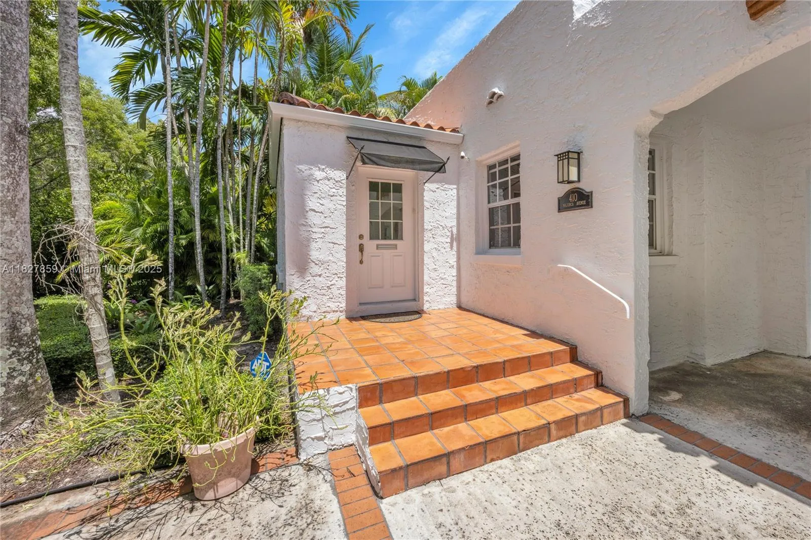 Coral Gables, Florida 33134, United States, 4 Bedrooms Bedrooms, ,4 BathroomsBathrooms,Residential,Active,157995