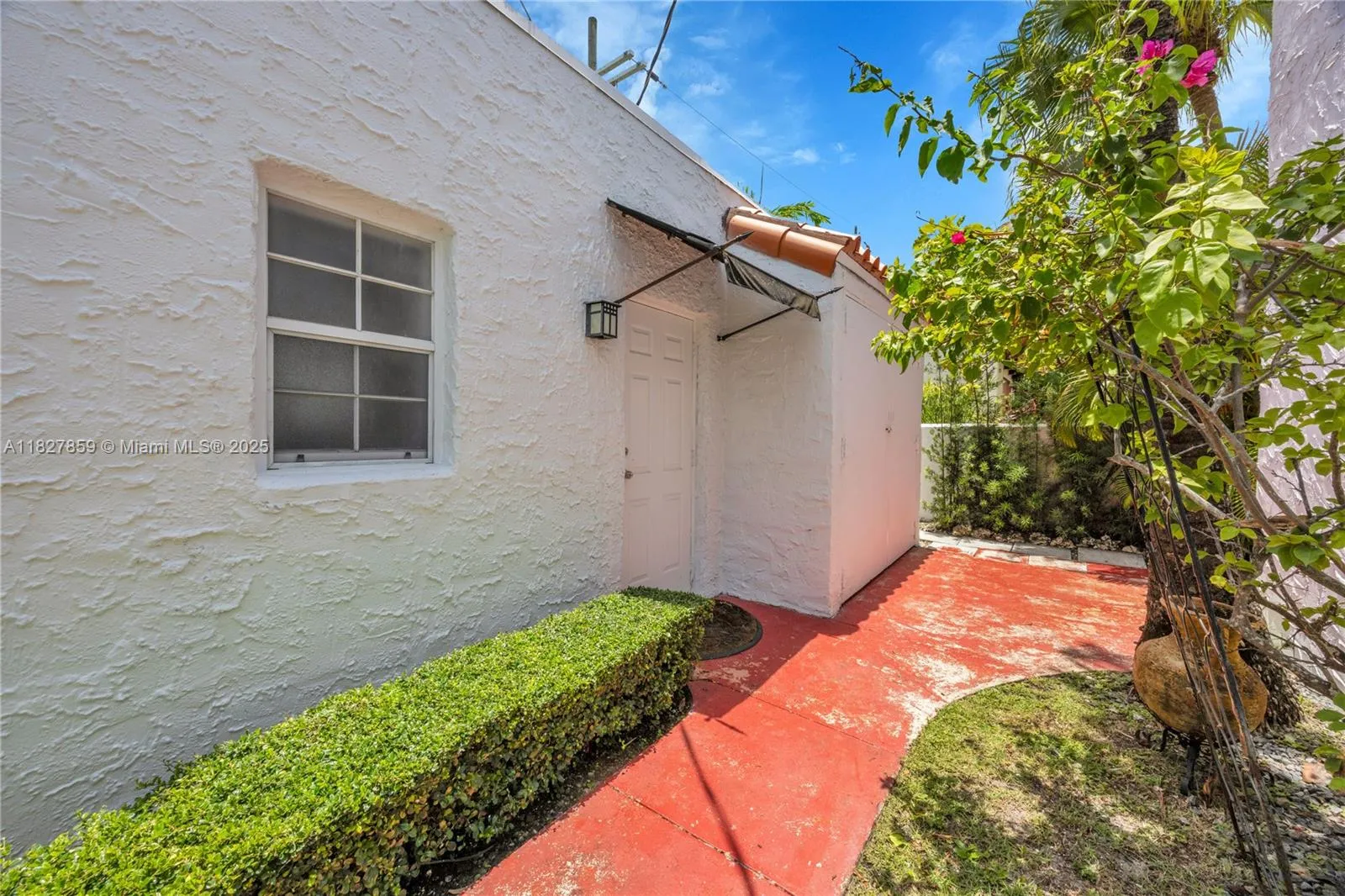 Coral Gables, Florida 33134, United States, 4 Bedrooms Bedrooms, ,4 BathroomsBathrooms,Residential,Active,157995